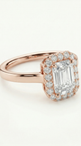 Rausvo aukso emerald cut halo žiedas su laboratoriniu deimantu