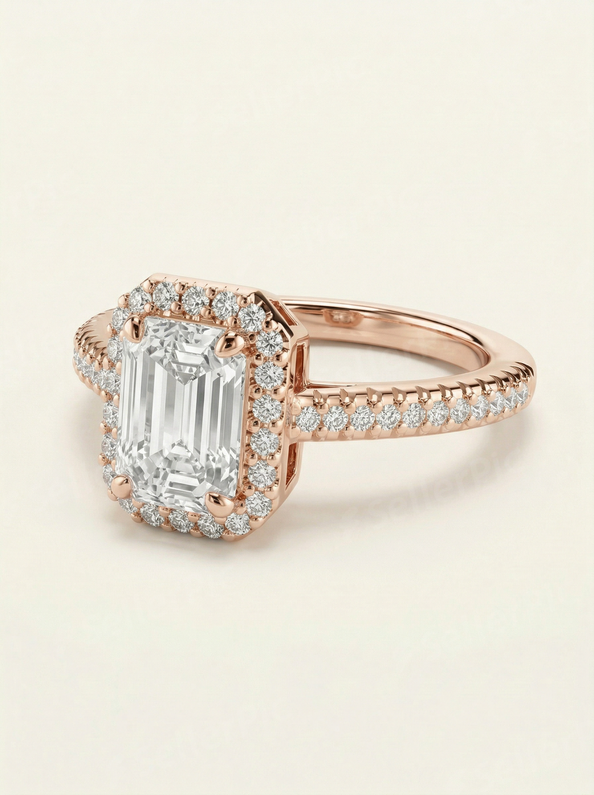 Emerald cut laboratorinio brilianto žiedas iš 585 prabos aukso