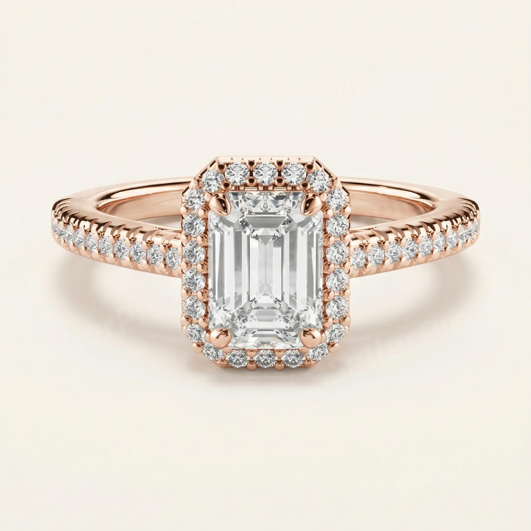 Prabangus emerald cut žiedas su smulkiais briliantais