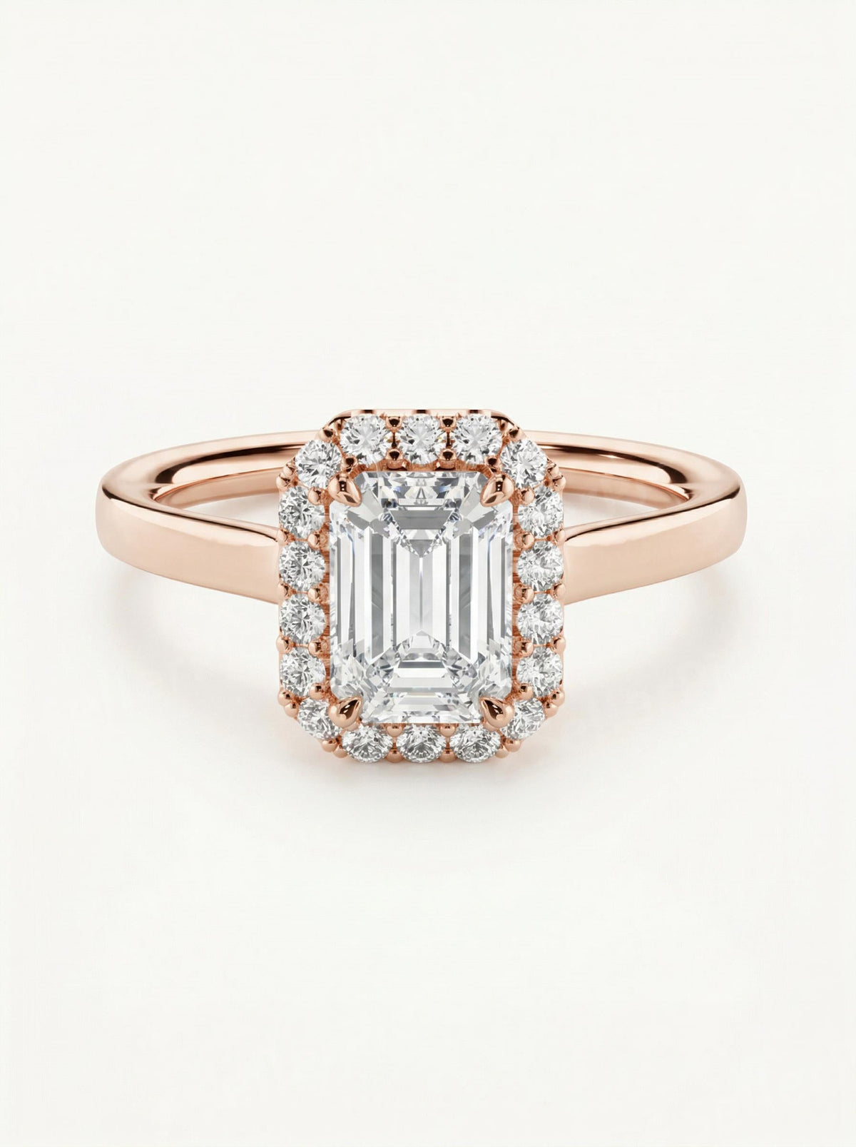 Prabangus laboratorinio deimanto halo žiedas su emerald cut akmeniu