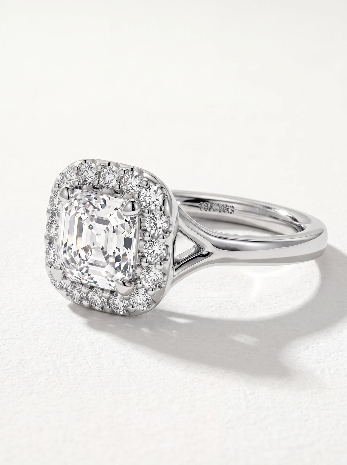Halo žiedas su 2,00 ct Emerald deimantu