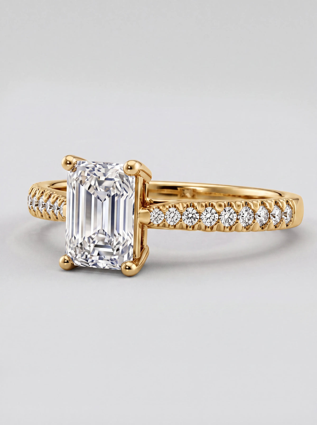 Pavé Ring with 2.00 ct Emerald Diamond