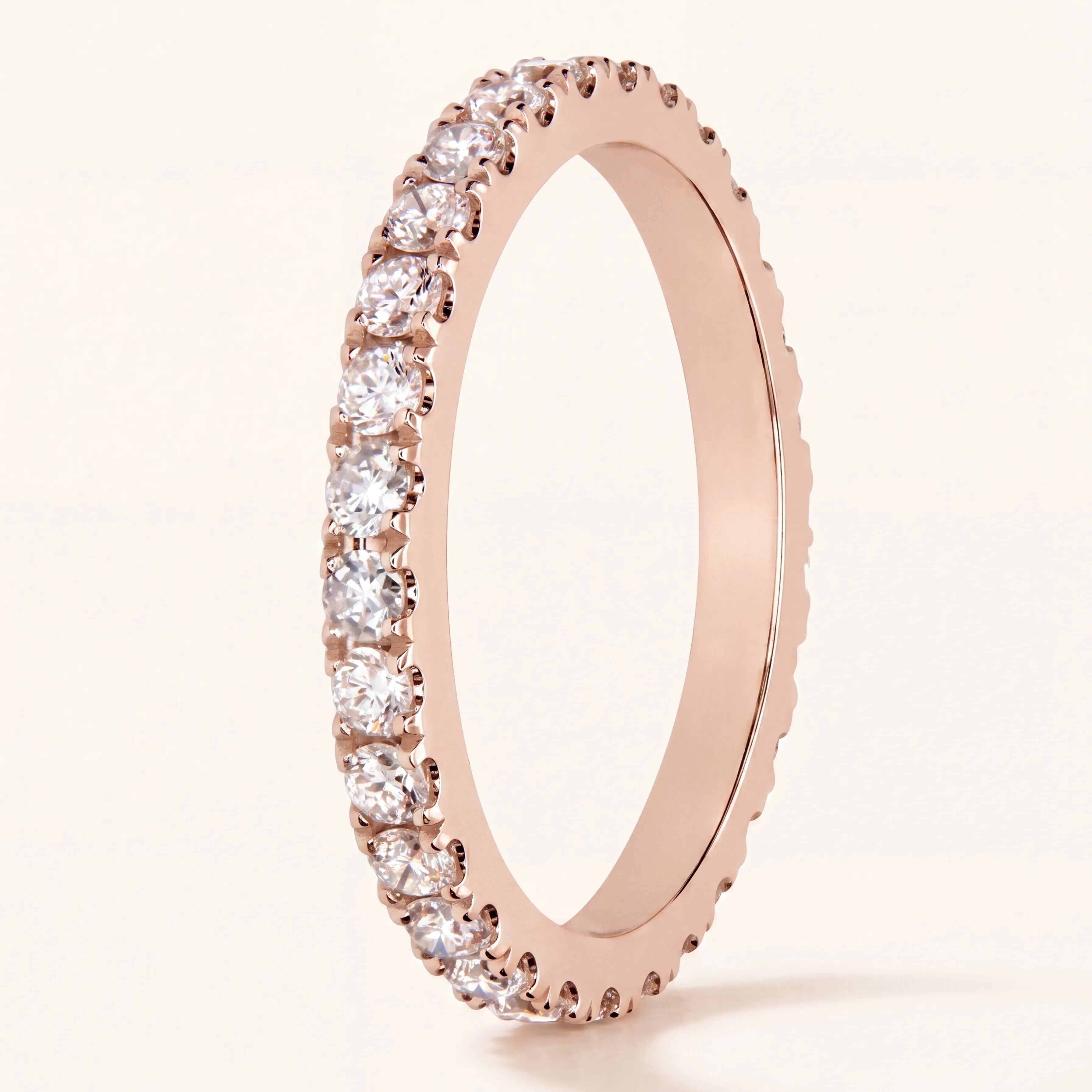 Eternity vestuvinis žiedas 0,72 ct su laboratoriniais deimantais iš priekio