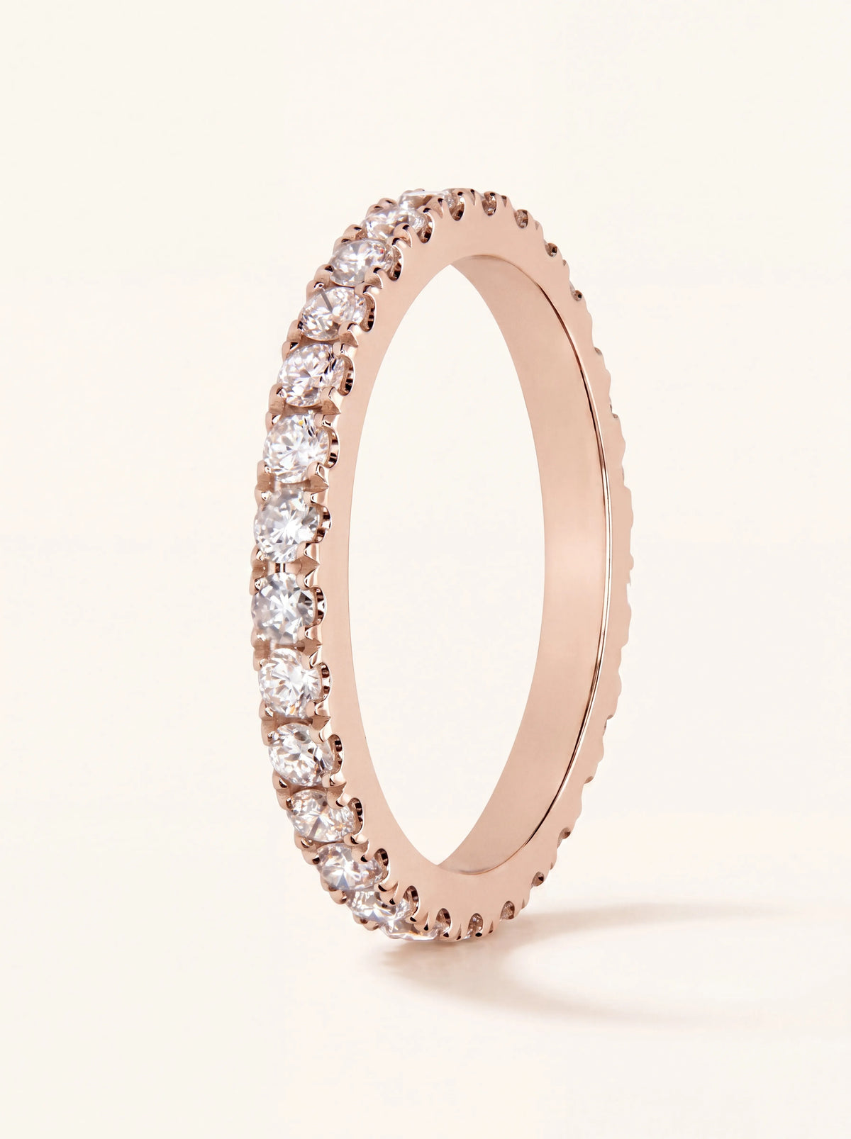 Eternity vestuvinis žiedas 0,72 ct su laboratoriniais deimantais iš priekio