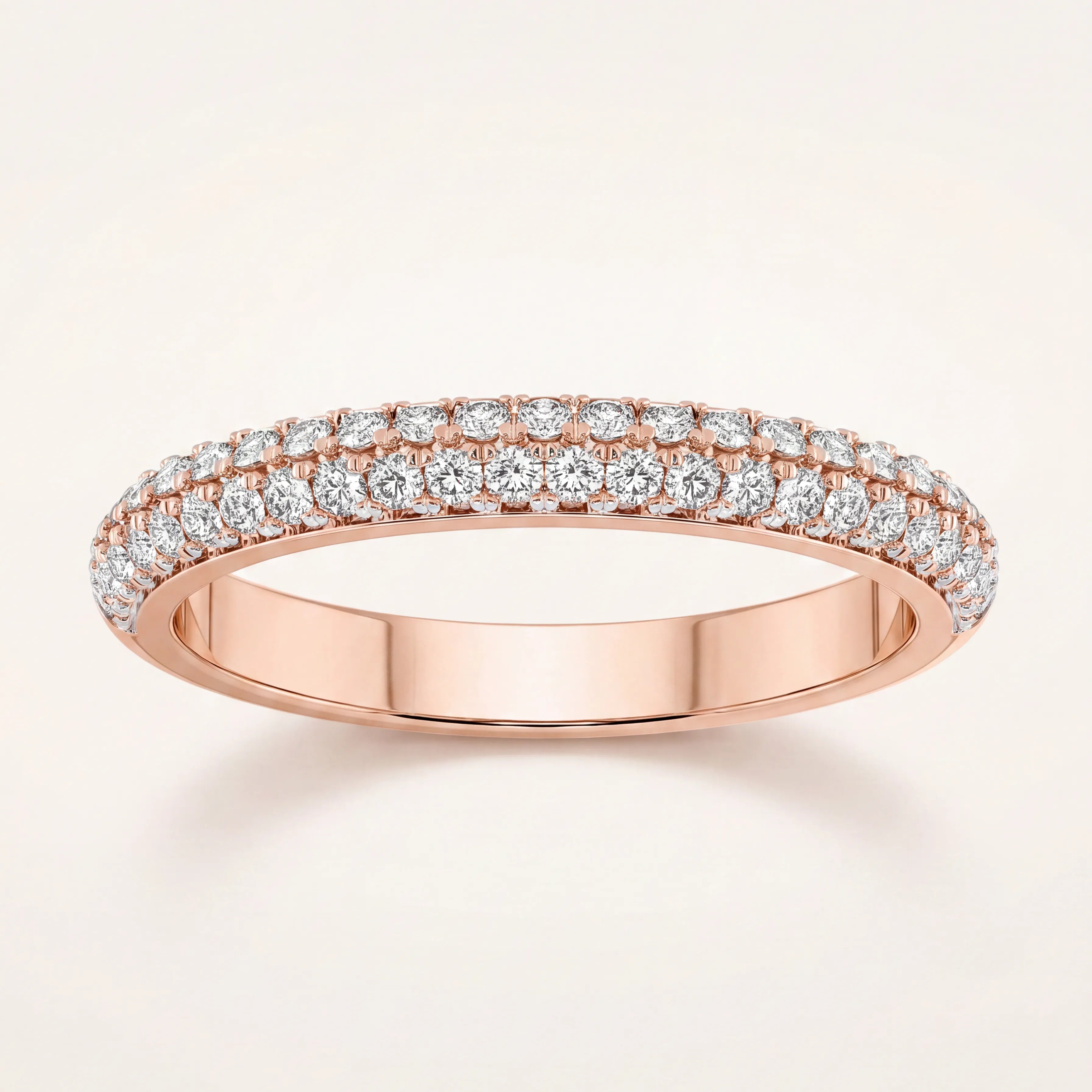 Half Eternity pavé vestuvinis žiedas 0,38 ct su laboratoriniais deimantais iš priekio