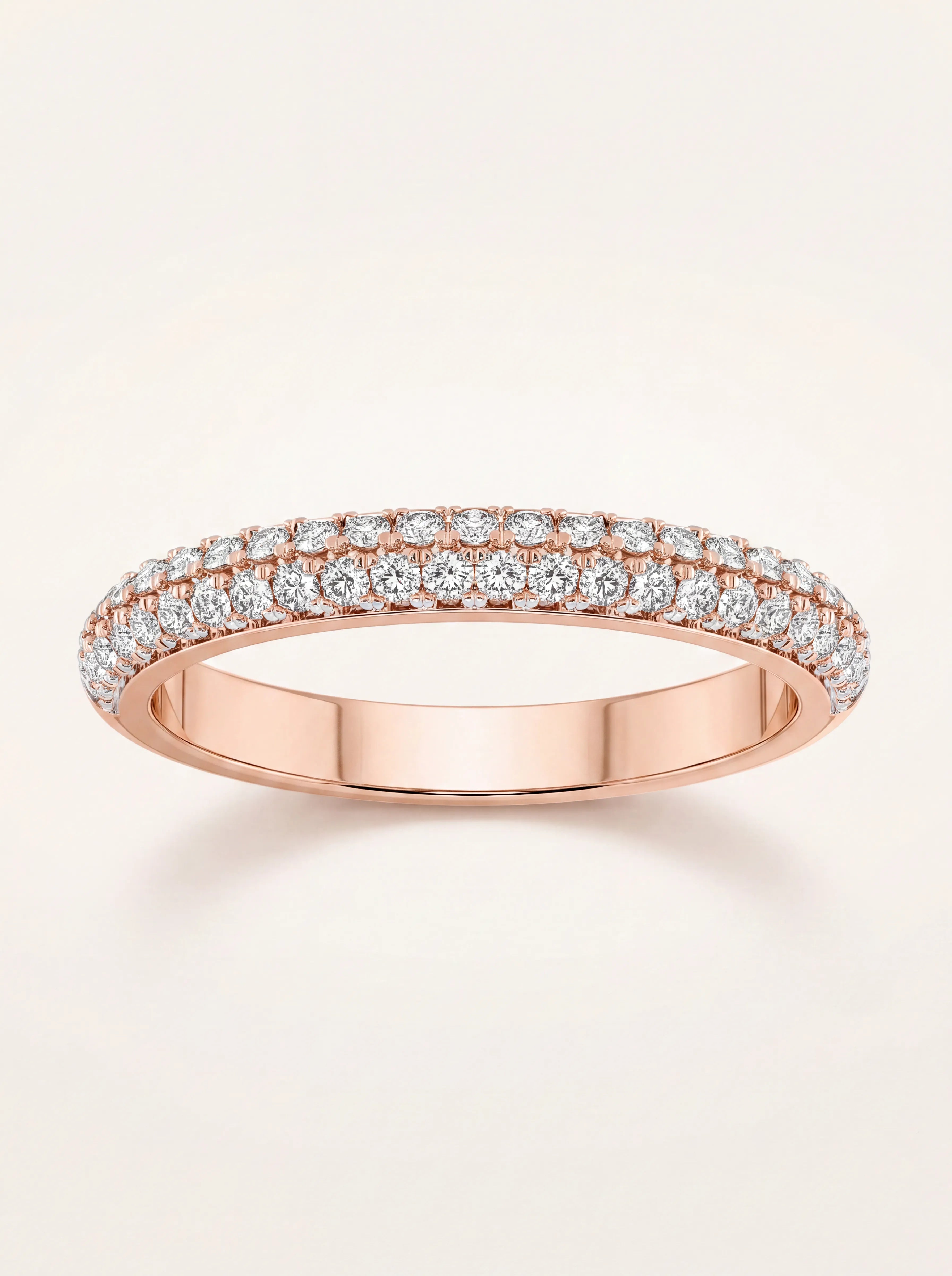 Half Eternity pavé vestuvinis žiedas 0,38 ct su laboratoriniais deimantais iš priekio