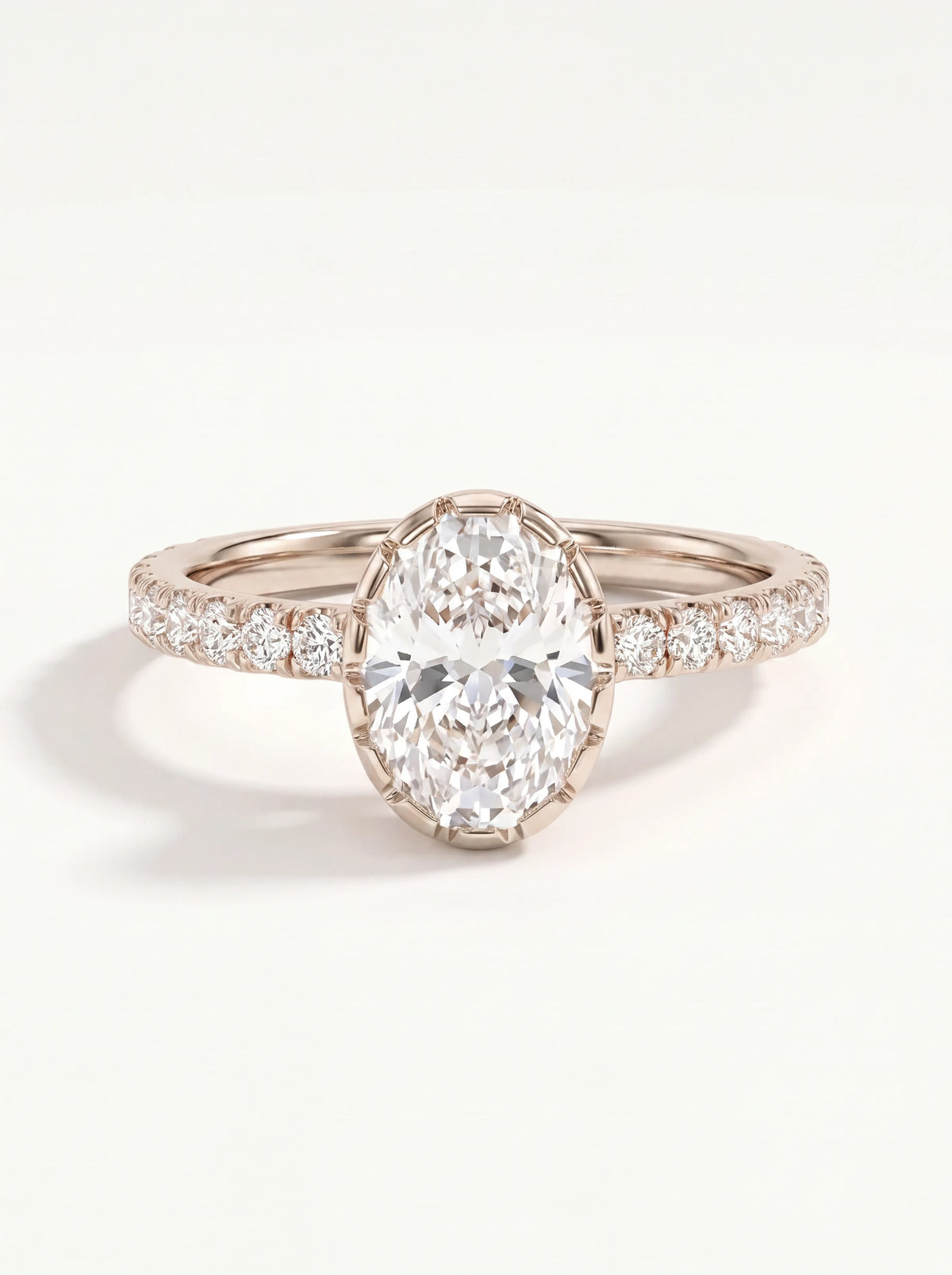 Bezel pavé žiedas su 2,00 ct Oval deimantu
