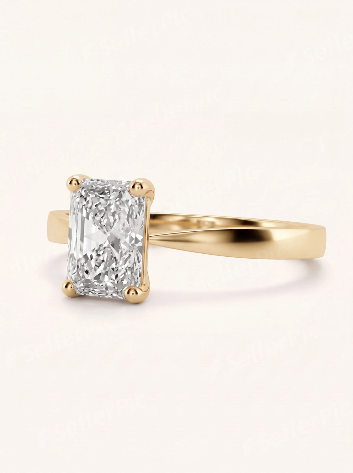 Classic Ring with a 2.00 ct Radiant Diamond